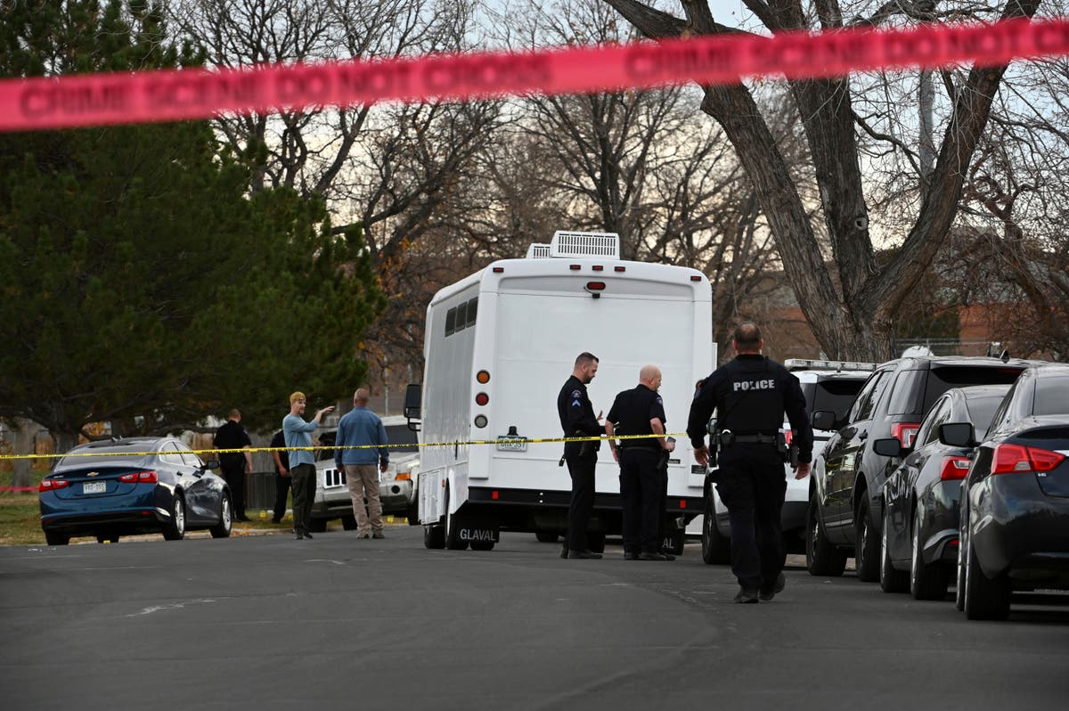 Police looking for vehicles in shooting that wounded 6 teens