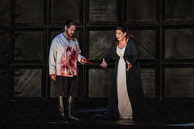<p>Anna Pirozzi as Lady Macbeth and Simon Keenlyside as Macbeth in Phyllida Lloyd’s production of Verdi’s ‘Macbeth’ </p>