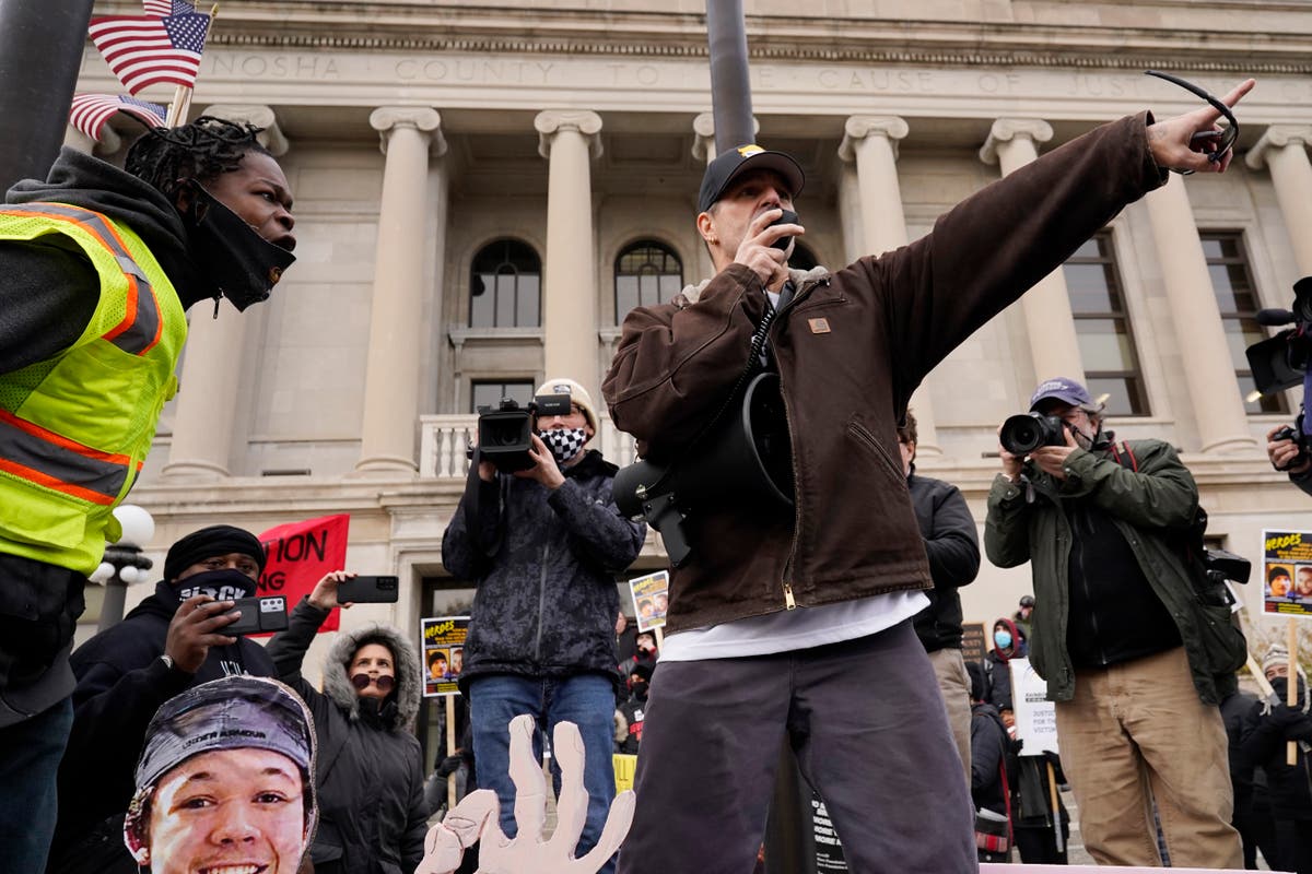 Kyle Rittenhouse trial: Trump supporter shoves BLM protester amid ...