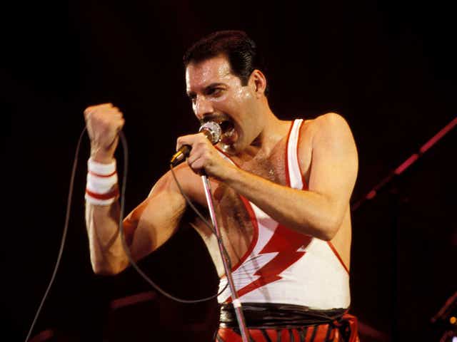 'No quería pasar por la miseria de ser objeto de lástima': Freddie Mercury en concierto