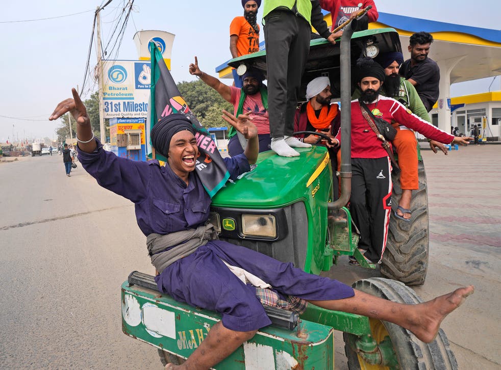 <p>Farmers celebrate the repeal in Singhu, on the outskirts of Delhi</p>
