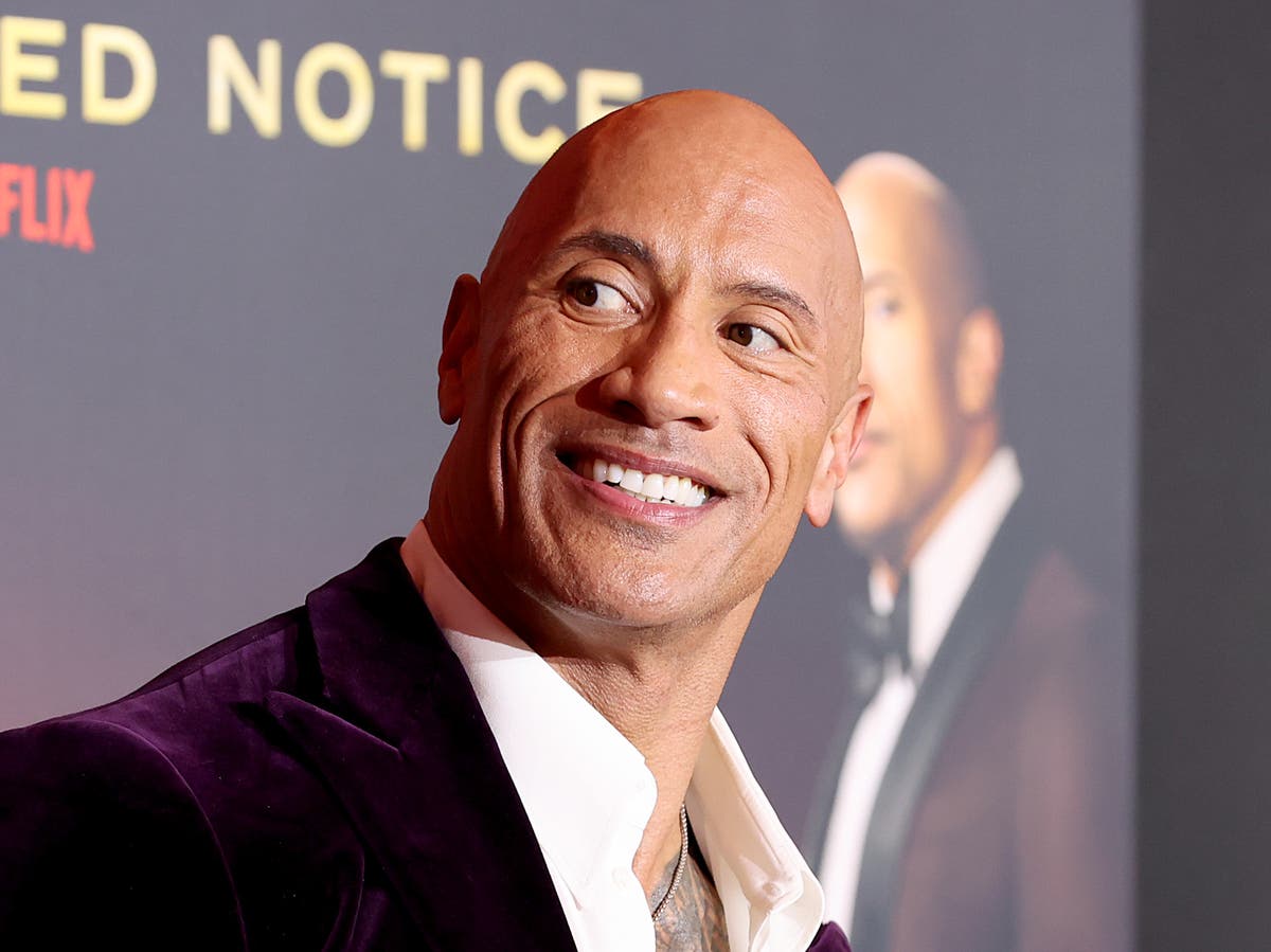 Dwayne ‘The Rock’ Johnson stuns busload of fans outside his house with extravagant gifts Dwayne ‘The Rock’ Johnson stuns busload of fans outside his house with extravagant gifts