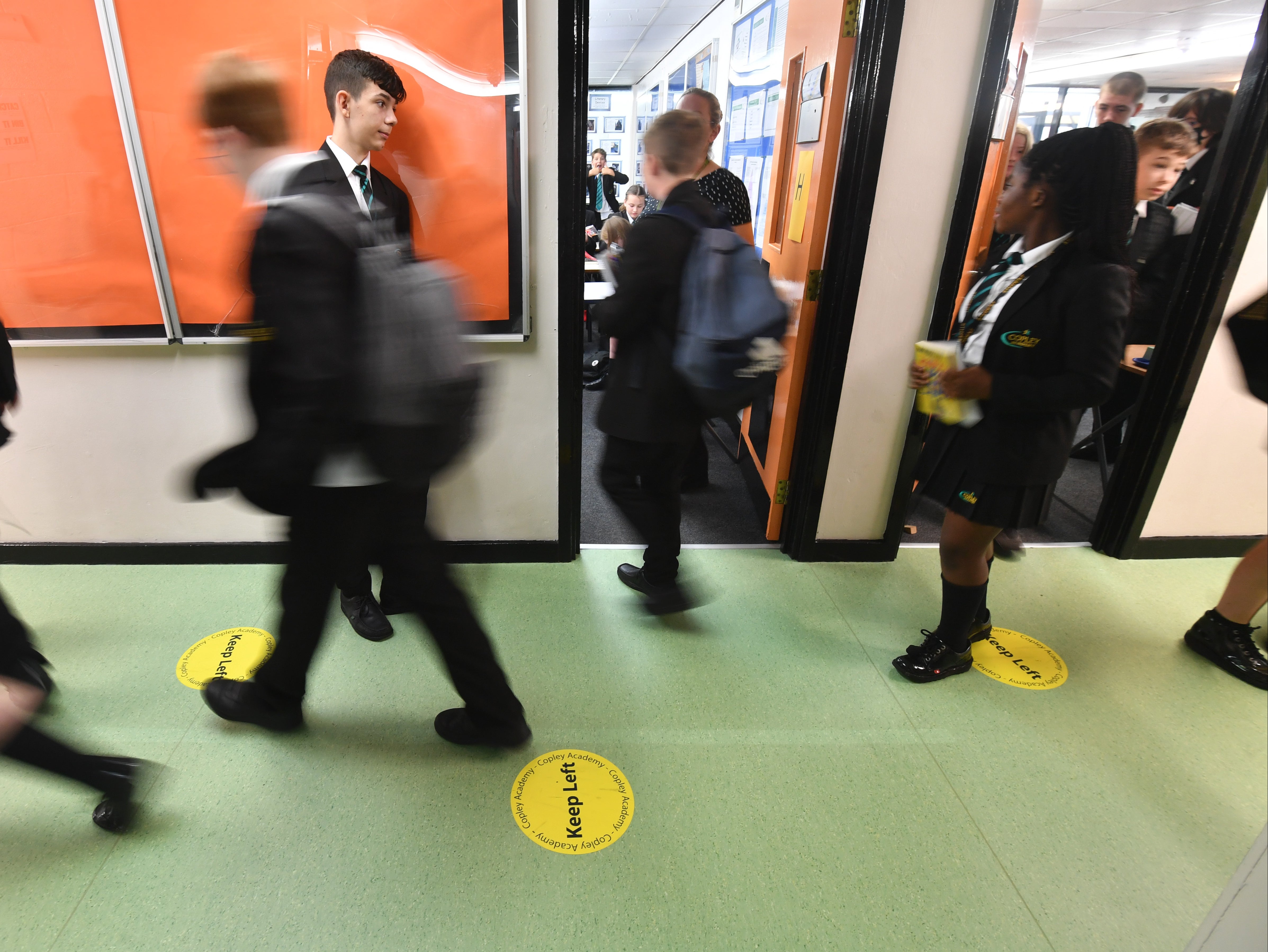 More than 100,000 children were off school last week with confirmed or suspected Covid, government figures show