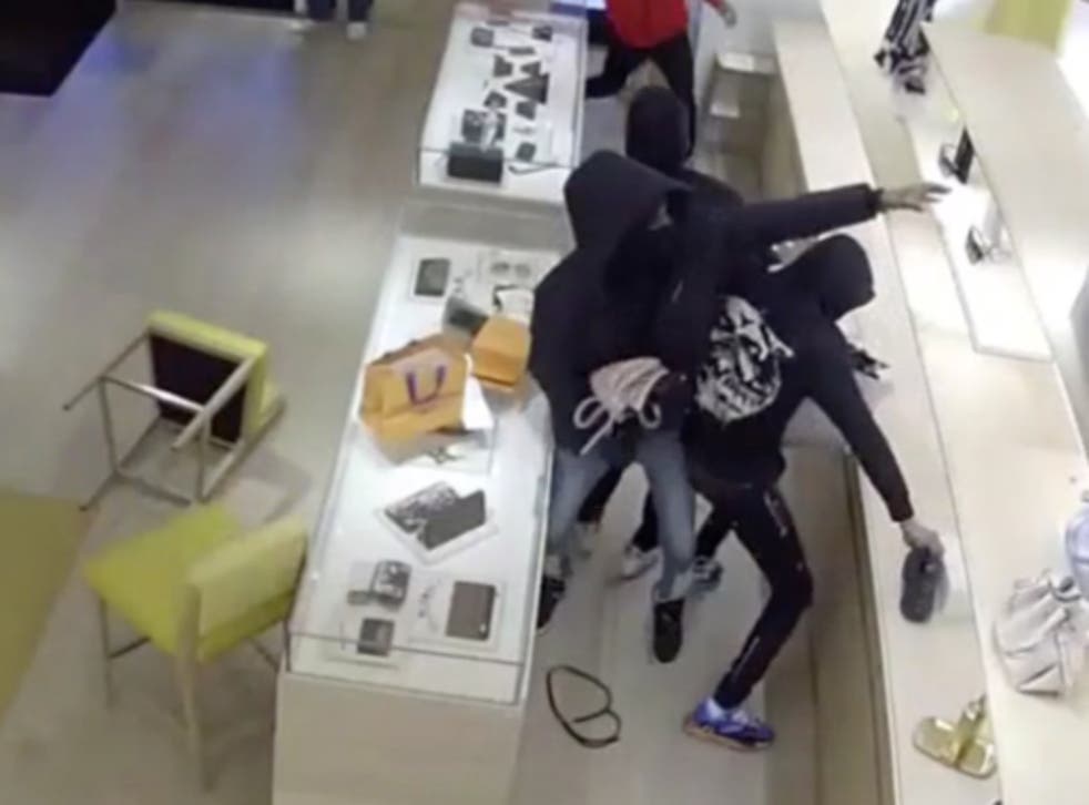 Thieves $100,000 in Louis Vuitton merchandise by into store while guard was on | indy100