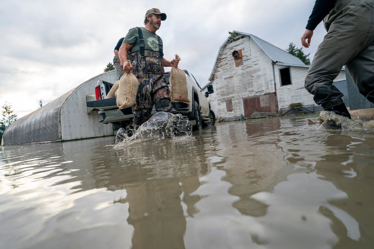 Queen sends message of support to residents stranded by floods in BC ...