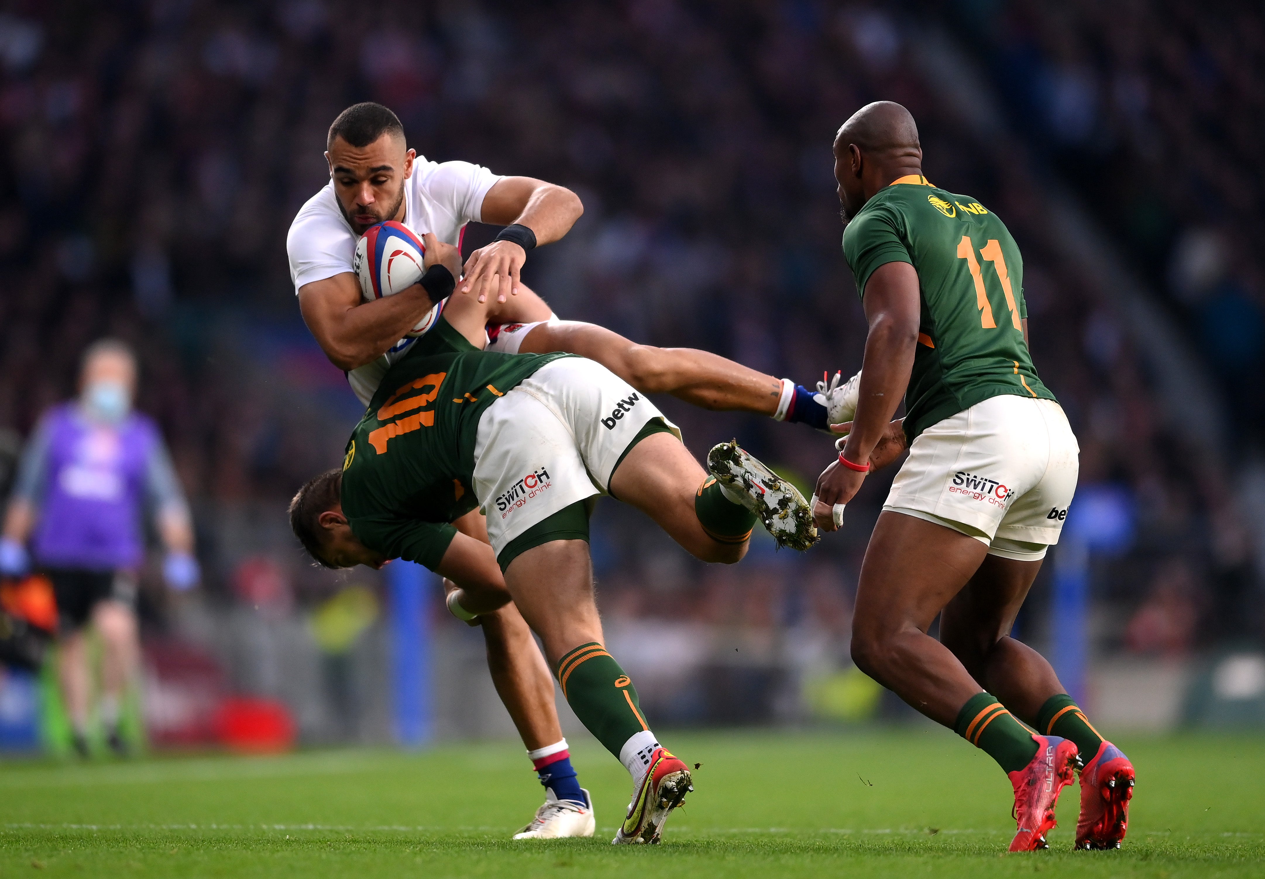 Joe Marchant is tackled by Handre Pollard