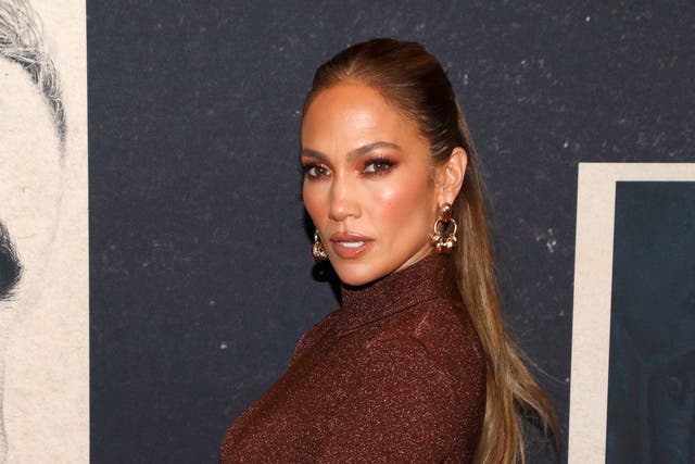 Jennifer Lopez asiste al estreno de The Last Duel el 9 de octubre en la ciudad de Nueva York