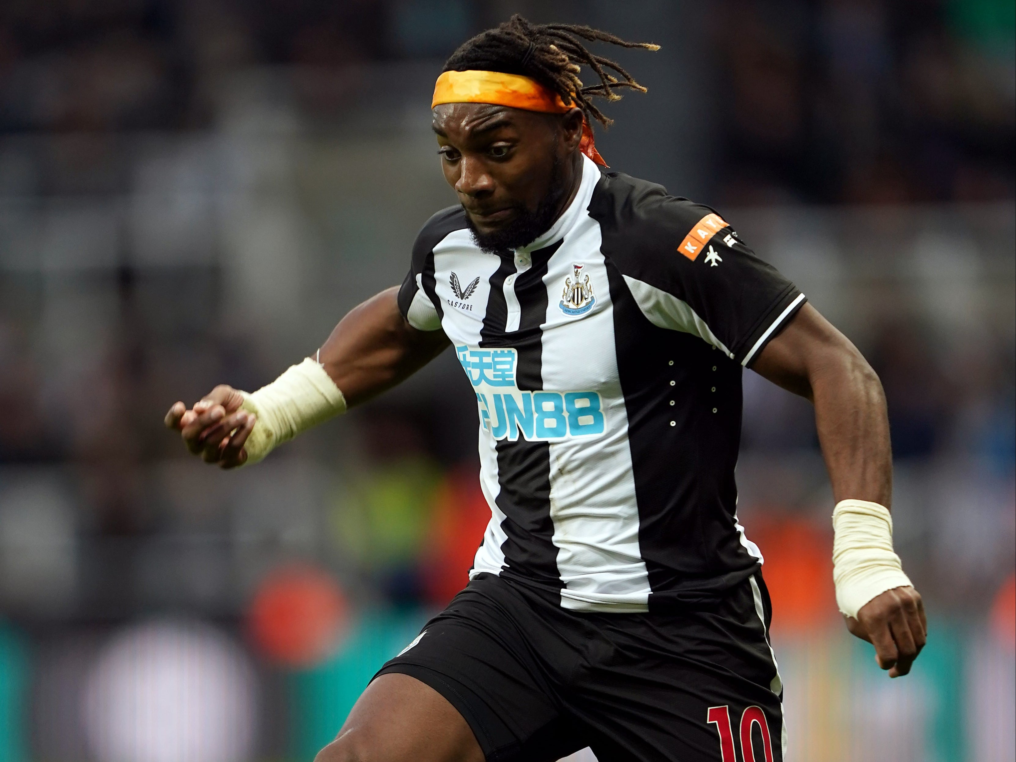 Allan Saint-Maximin back in the gym after missing Newcastle's draw