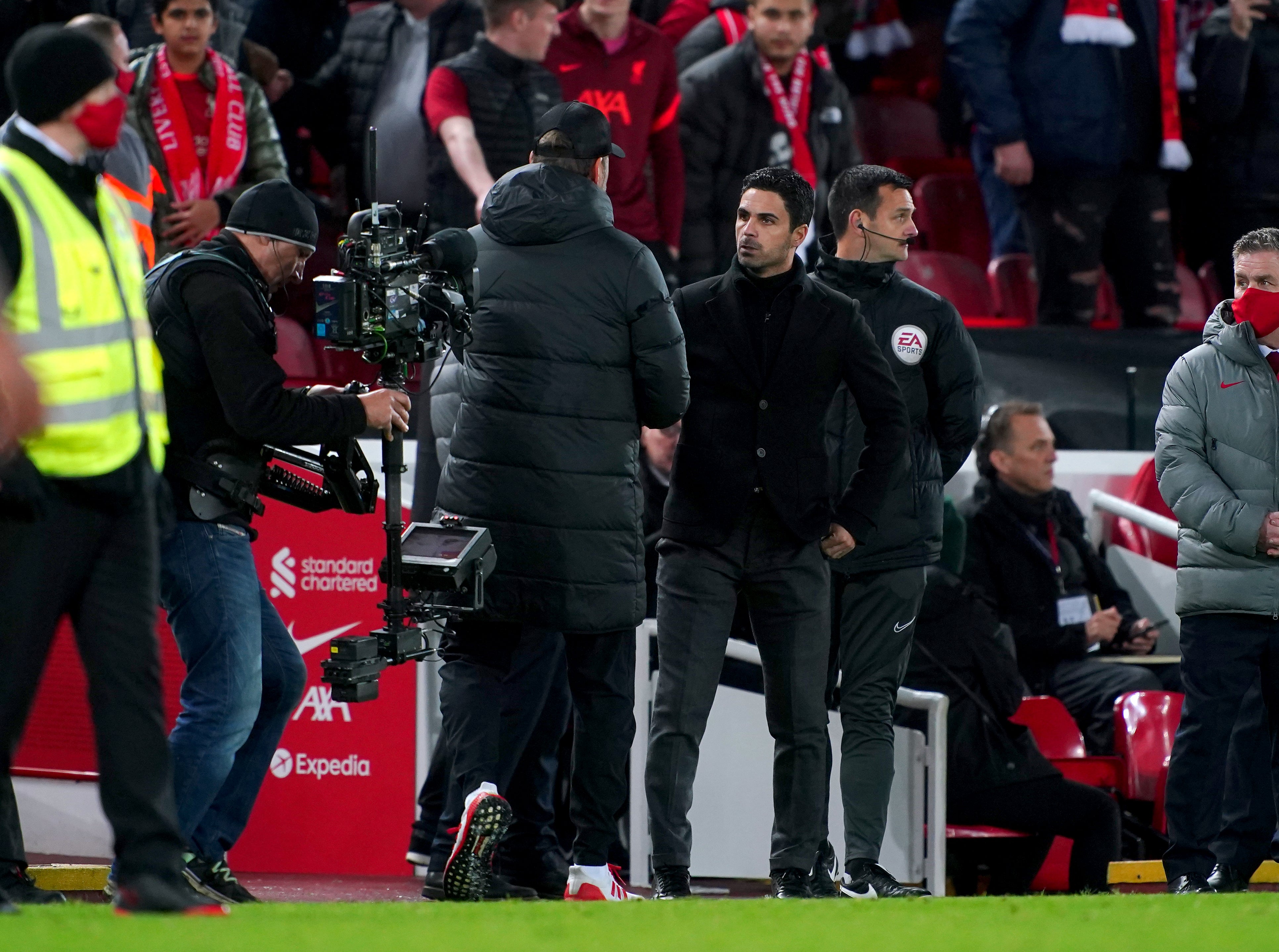 Arsenal boss Mikel Arteta (right) and Liverpool manager Jurgen Klopp shake hands at the end of the game (Peter Byrne/PA)