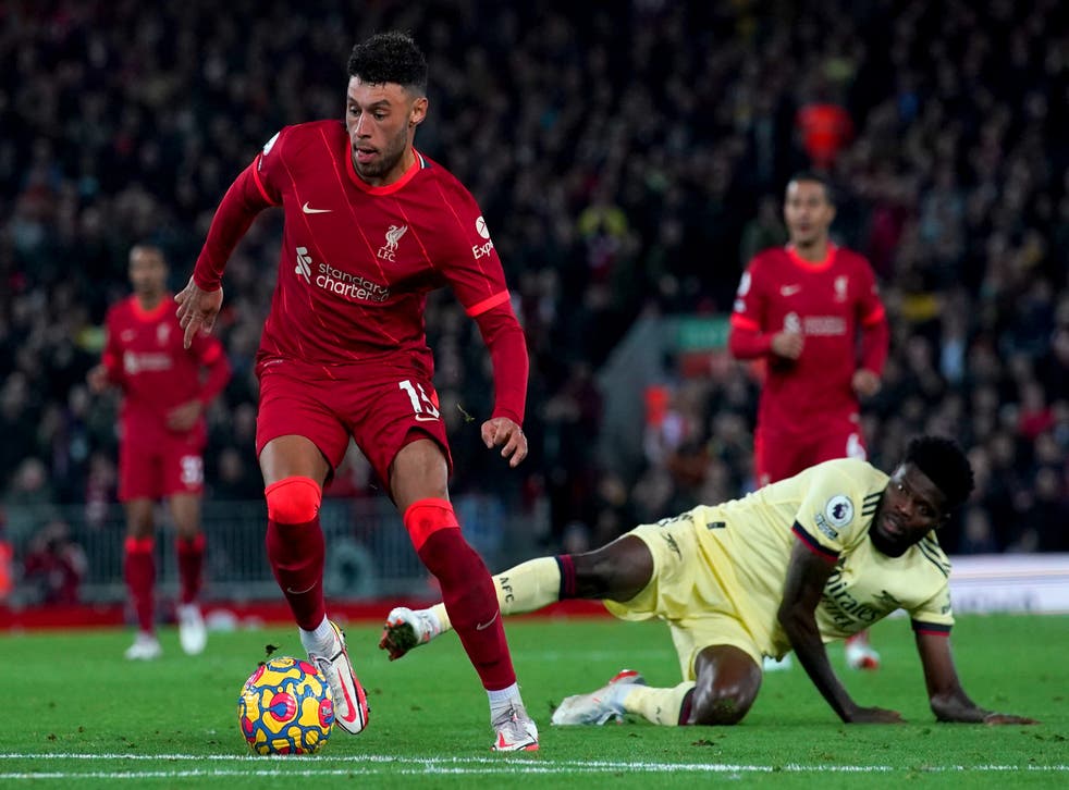 Liverpool’s Alex Oxlade-Chamberlain admits keeping pace with league leaders Chelsea helps maintain focus (Peter Byrne/PA)