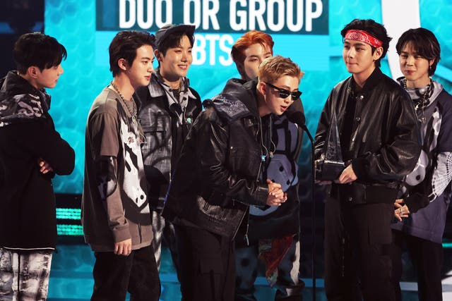 <p>BTS accept the Favorite Pop Duo or Group award onstage during the 2021 American Music Awards</p>