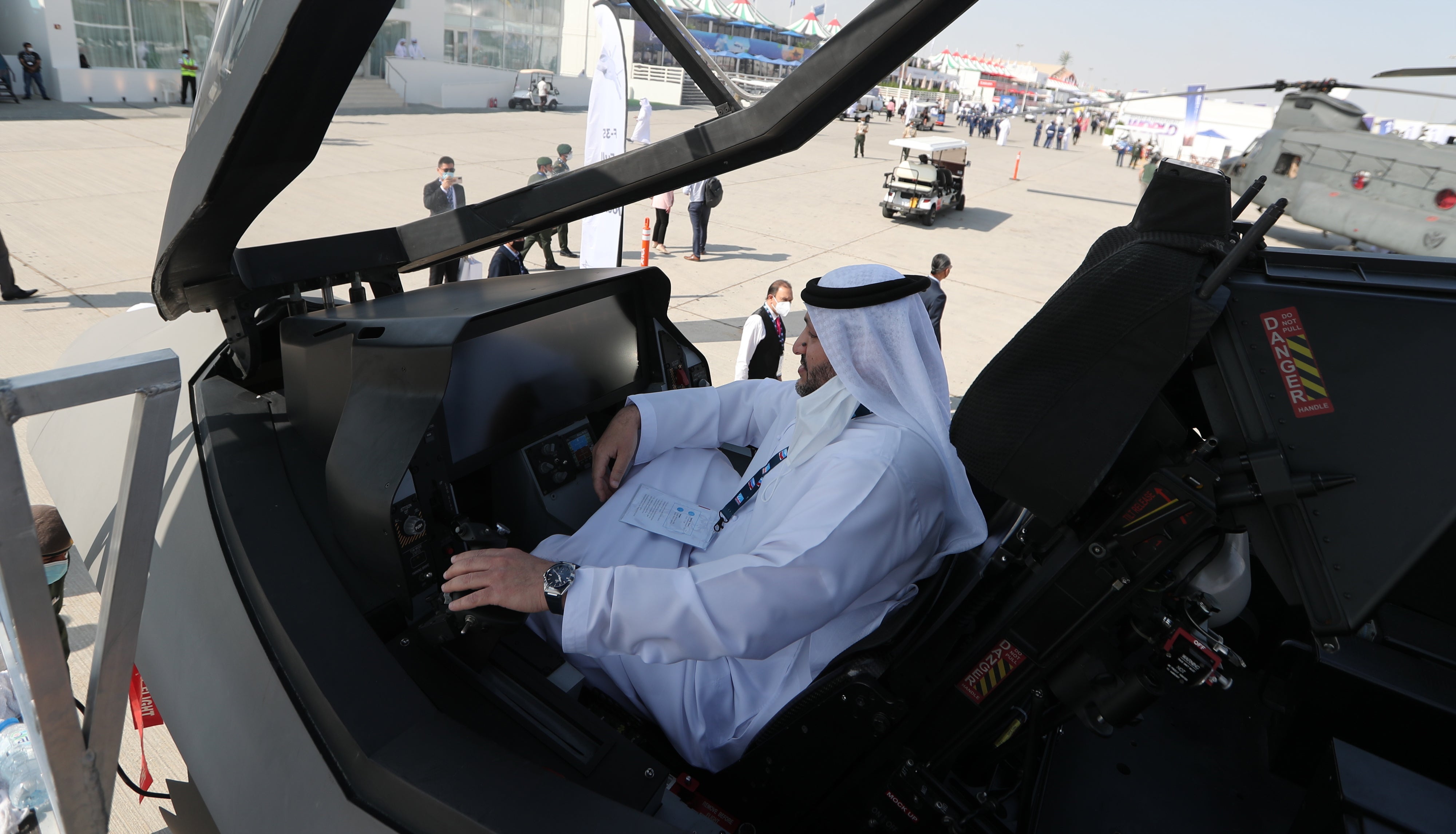 An Emirati inspects the US F-35 during the exhibition of the Dubai Airshow 2021