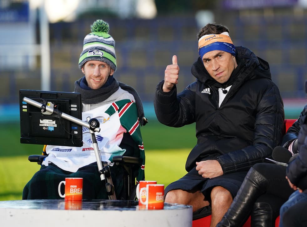 Kevin Sinfield (right) has completed his Extra Mile Challenge in aid of former team-mate Rob Burrow (left) (Zac Goodwin/PA)