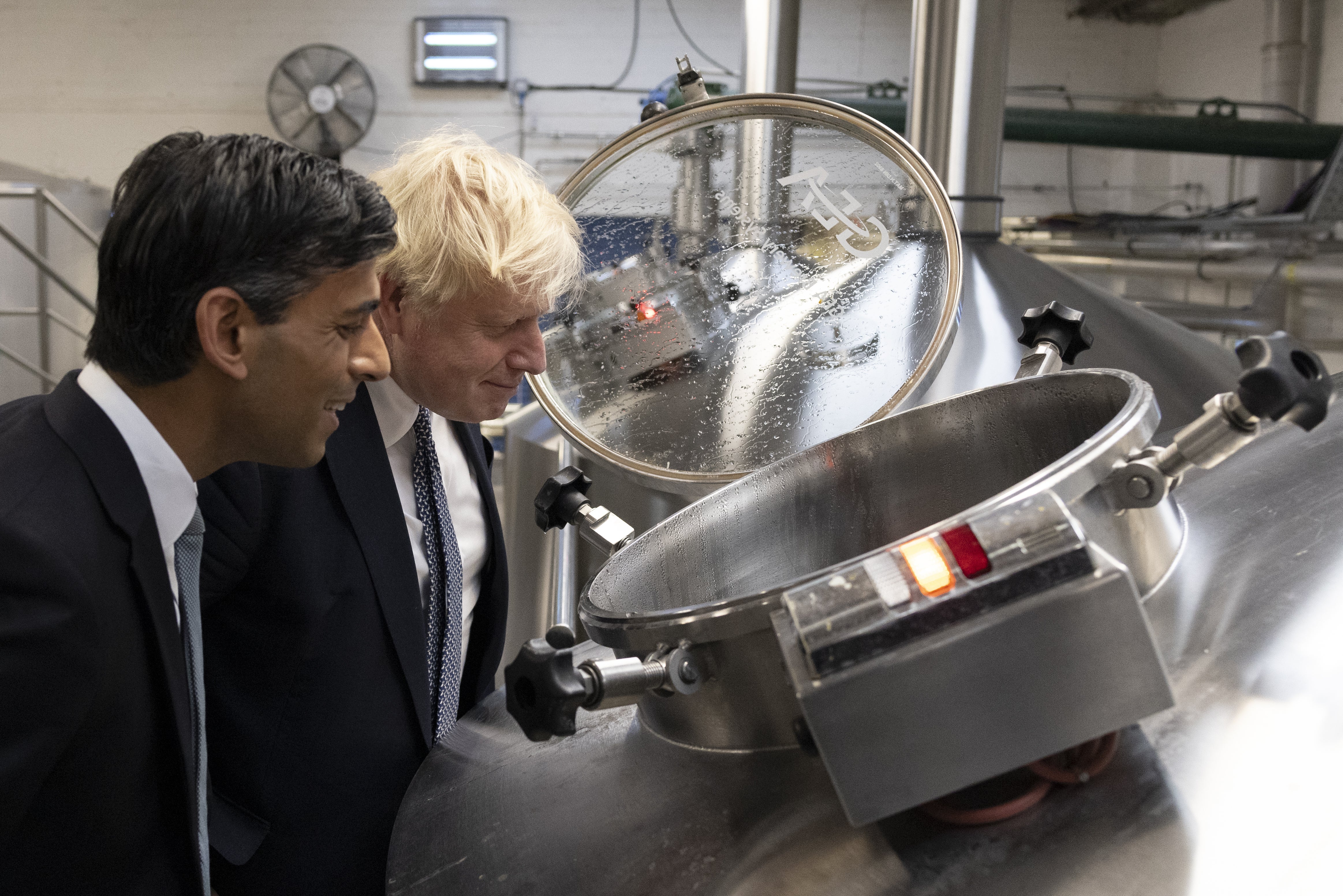 Johnson and Sunak visit a London brewery following the chancellor’s October Budget