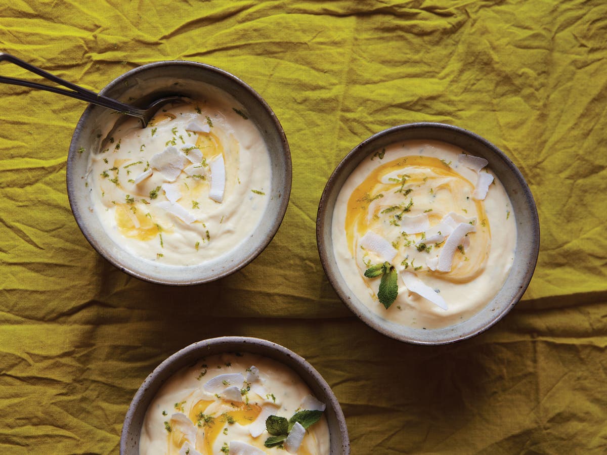 A sweet, creamy and refreshing dessert: Mango and mint fool A sweet, creamy and refreshing dessert: Mango and mint fool