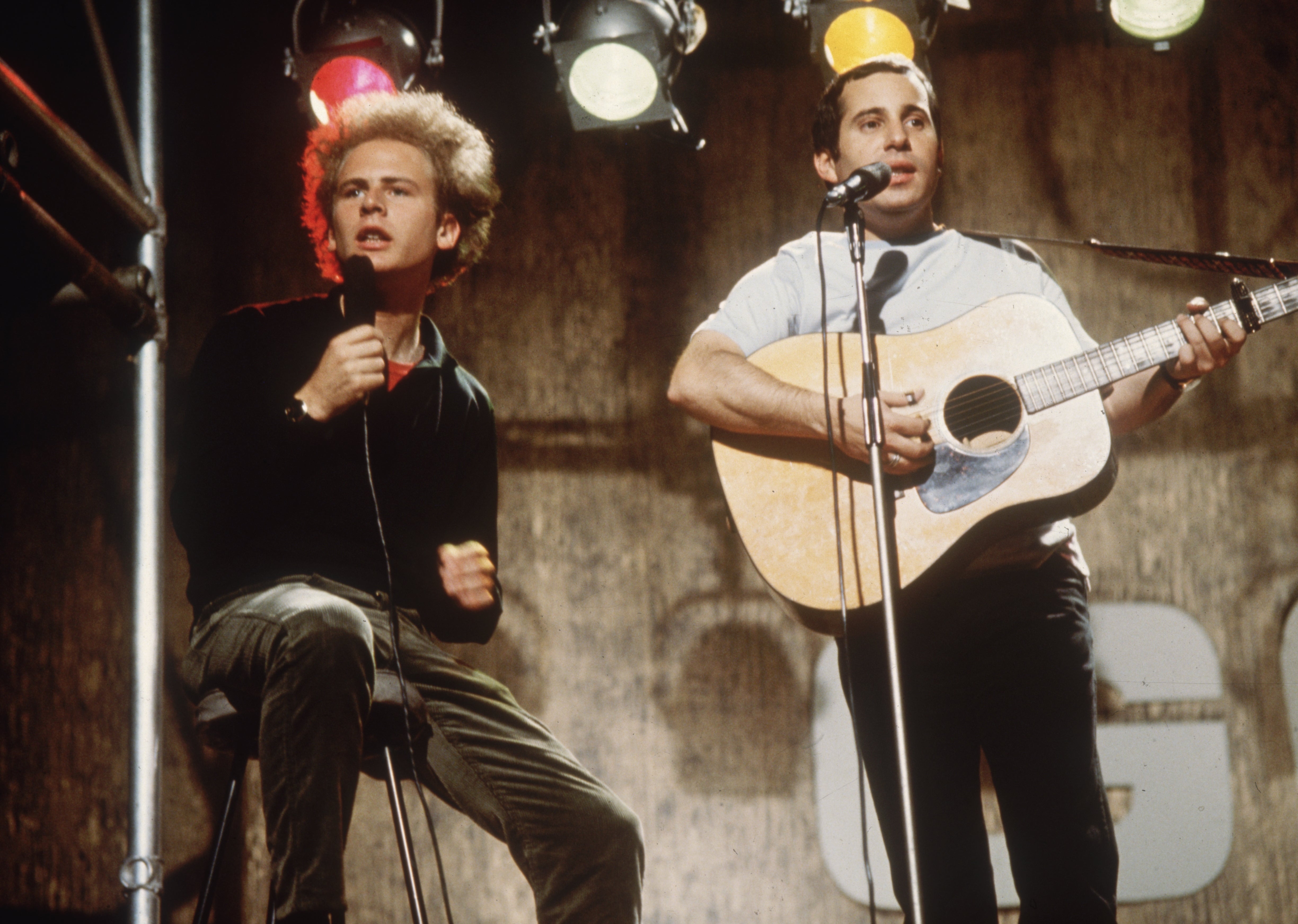 Simon and Garfukel perform in 1966