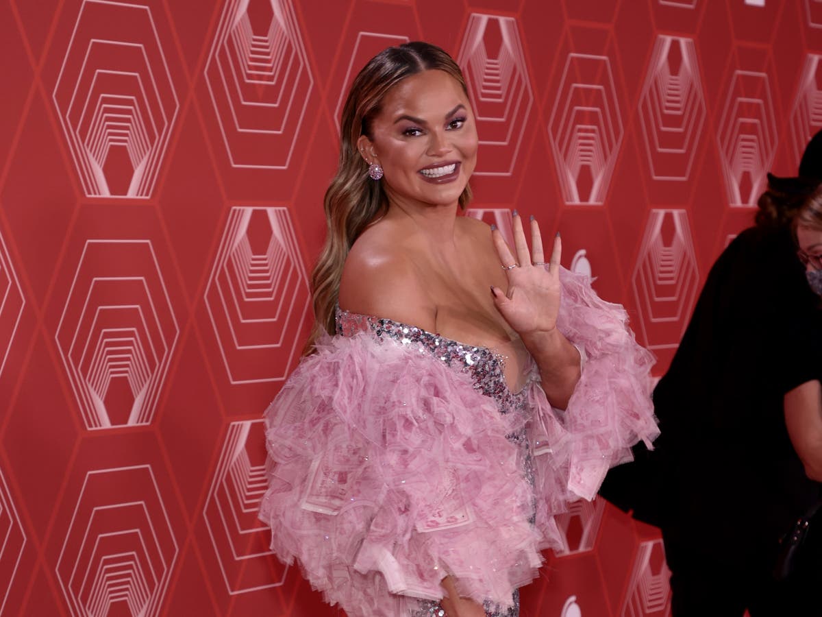 Chrissy Teigen responds to backlash over eyebrow transplant