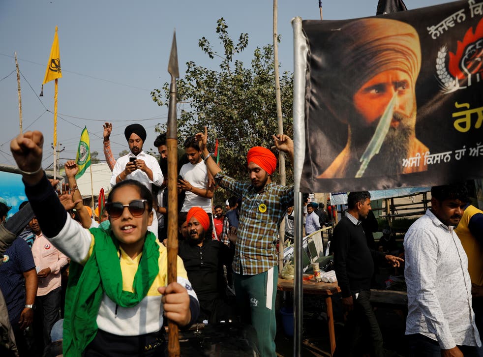 <p>Farmers gather to mark the first anniversary of their protests at the Singhu border</p>