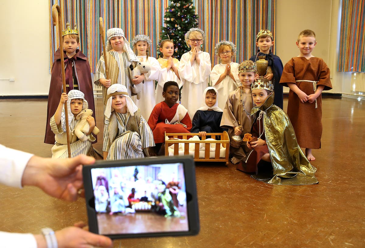 Government not asking schools to cancel nativity plays, says health minister