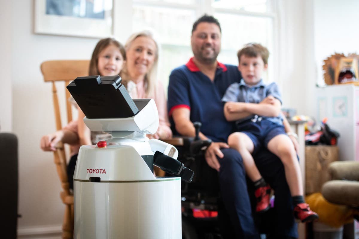 Toyota Human Support Robot takes part in first UK home trial