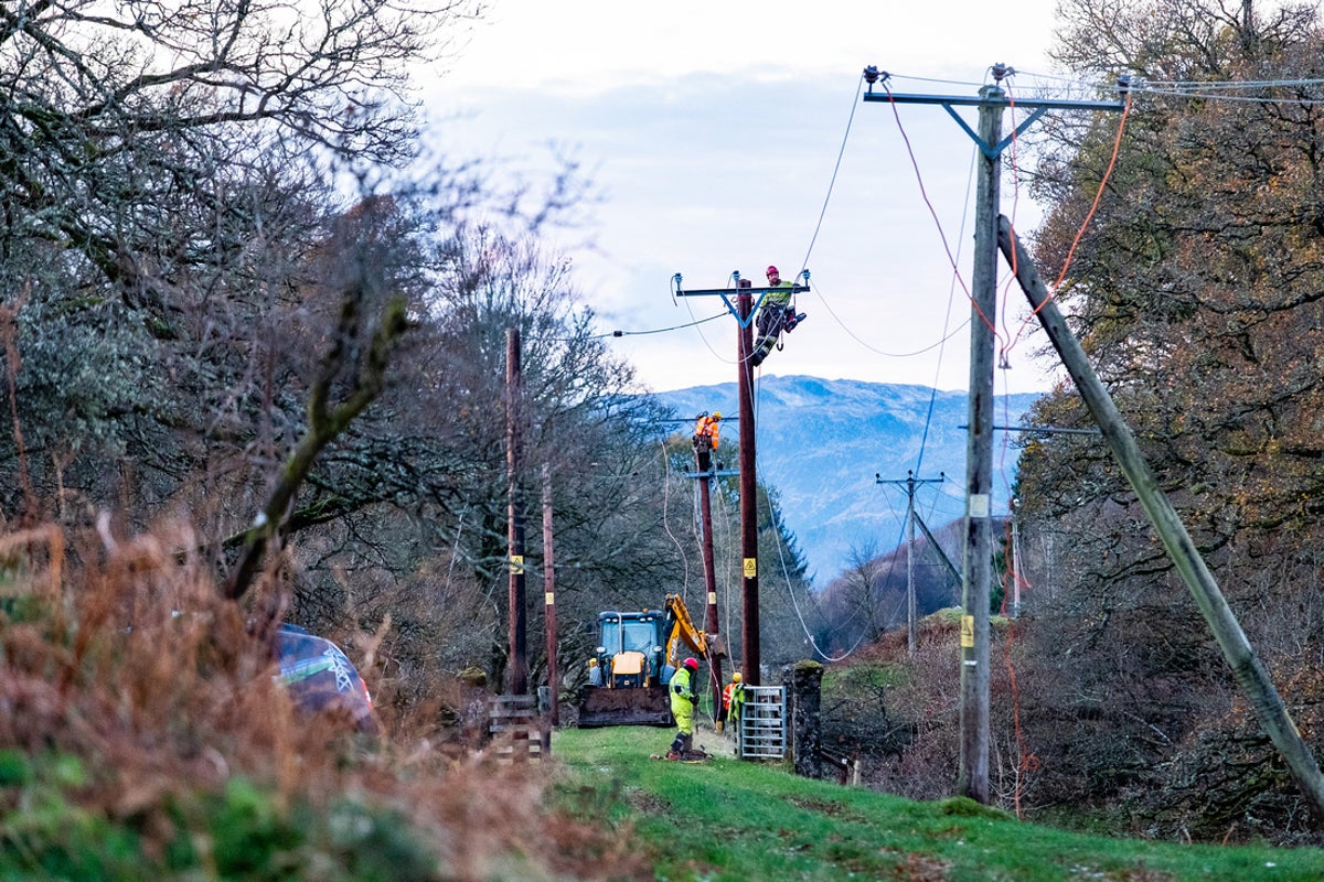 17,000 homes without power for a fourth night in Scotland | The Independent