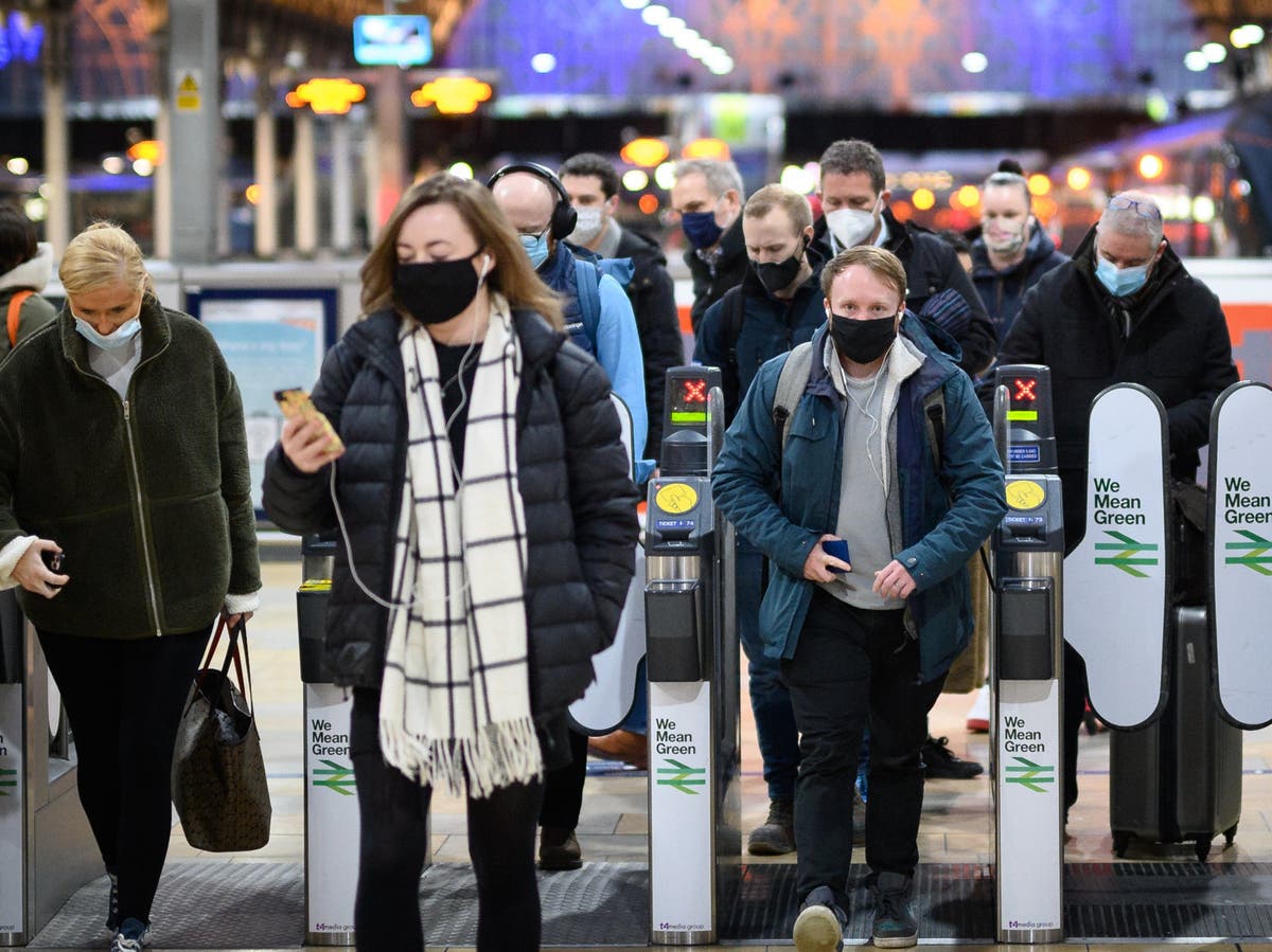 Omicron variant could see &lsquo;very large wave of infections&rsquo;, leaked Sage report warns 