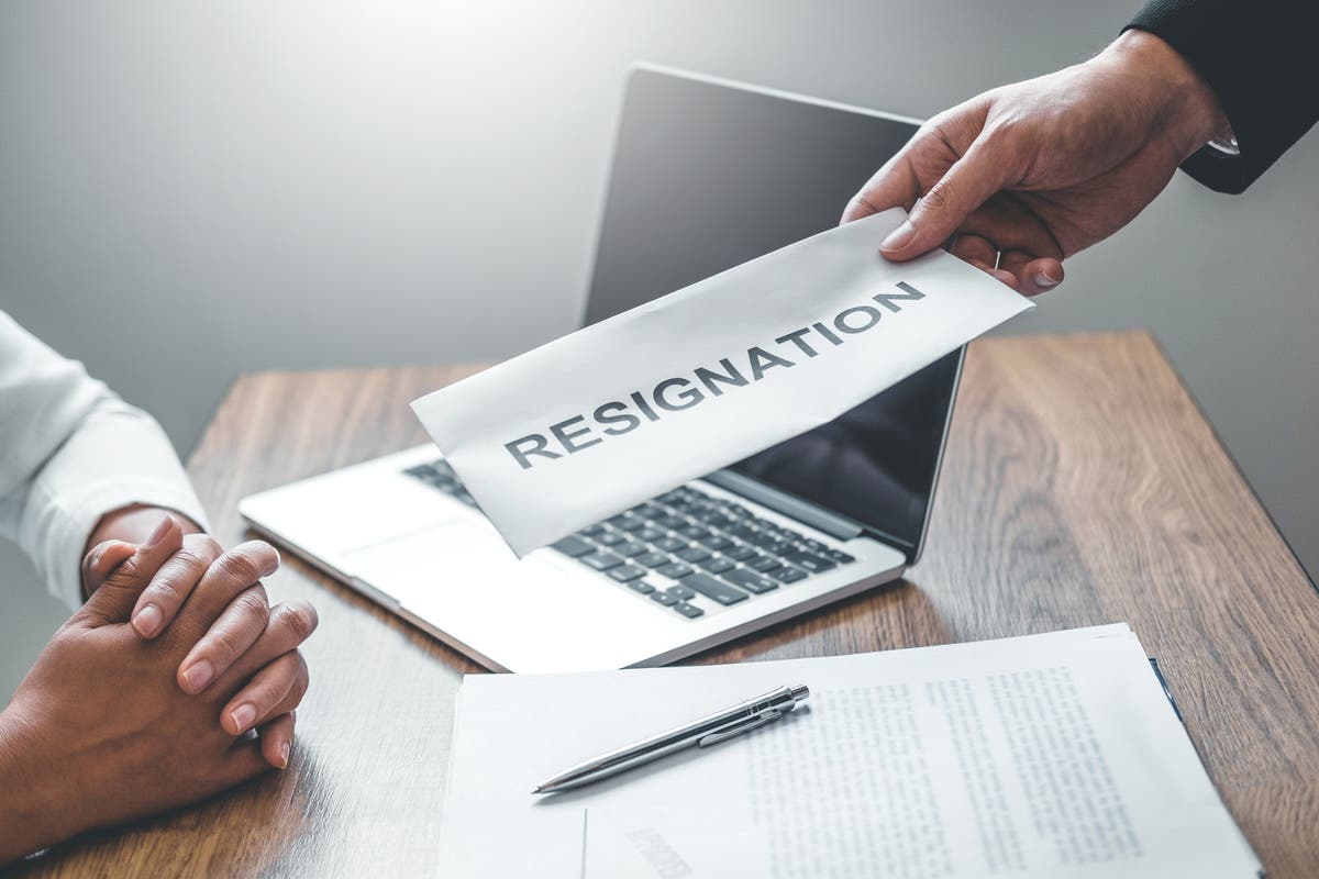 Most UK workers want to quit their jobs in 2022, study suggests