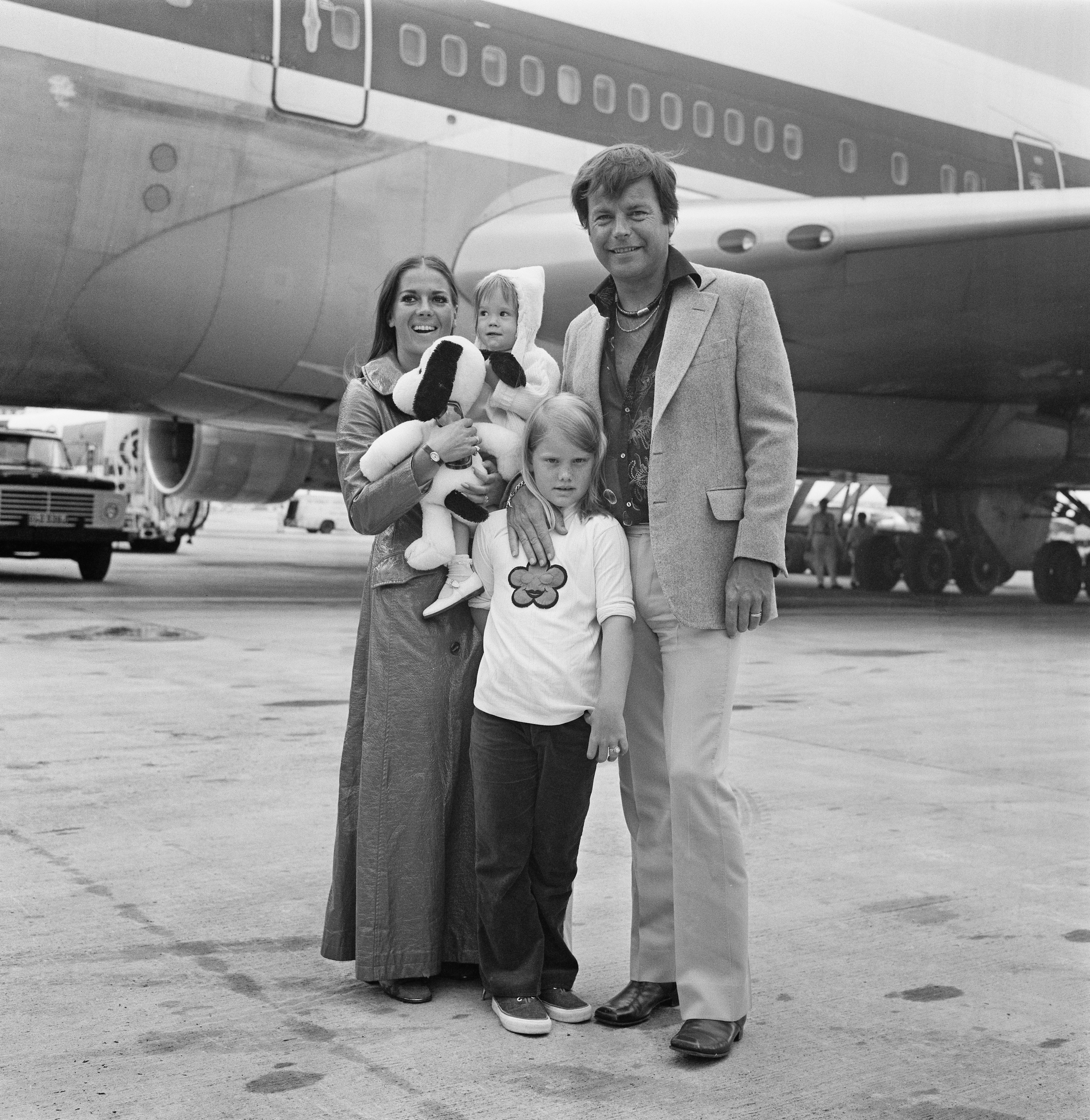 Natalie Wood, Robert Wagner, their daughter Natasha (later actor Natasha Gregson Wagner), and his daughter Katie Wagner at Heathrow Airport in London on 4 August 1972