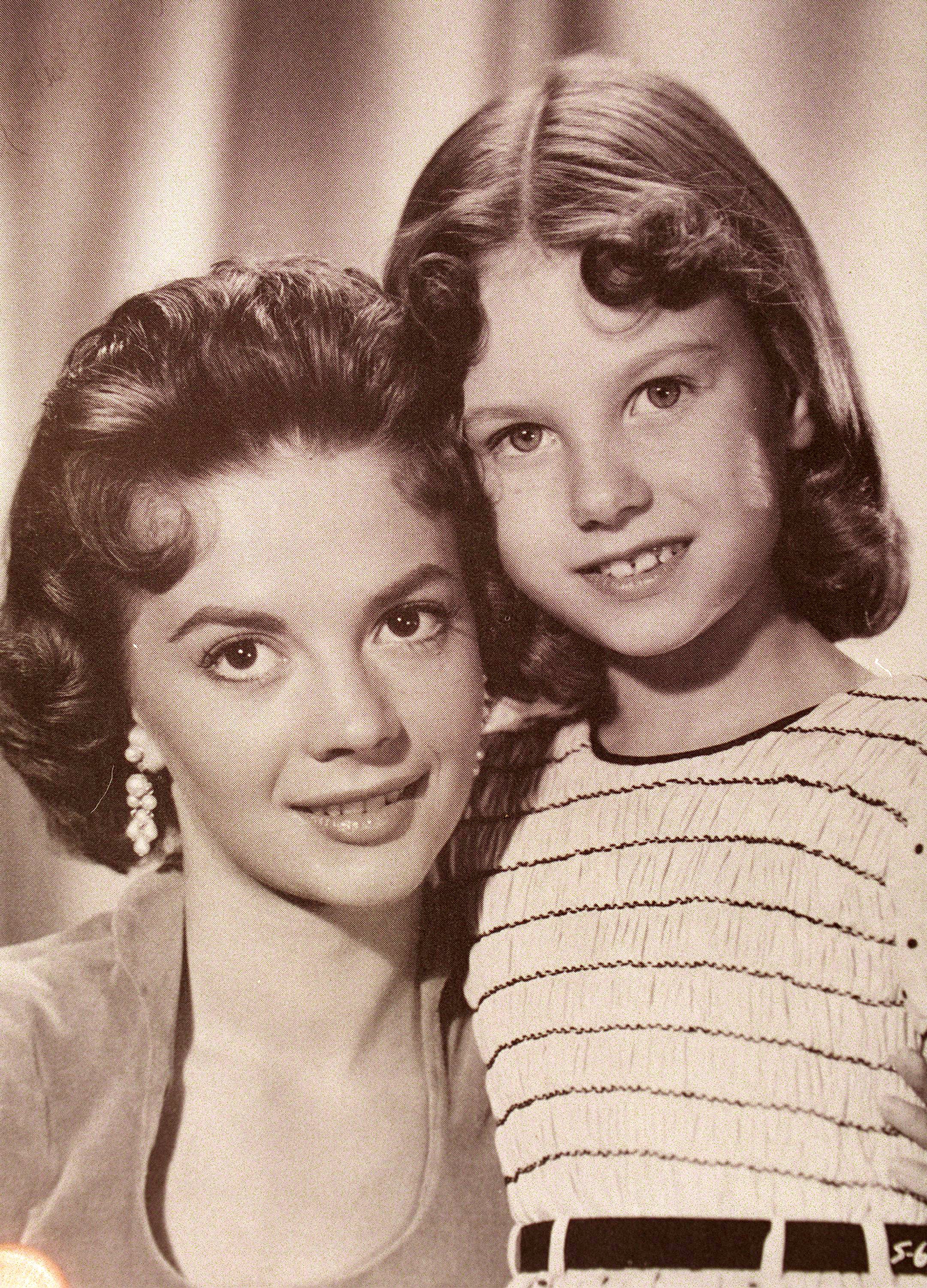 Lana Wood (right) with her sister Natalie Wood (left)