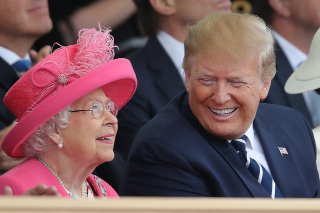 La reina y Donald Trump (Andrew Matthews / PA)