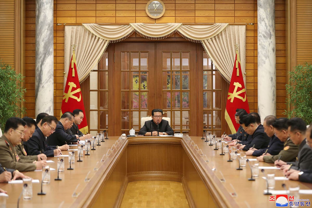 김정은 “내년 침체된 경제 살리기 위한 ‘매우 거대한 투쟁'”