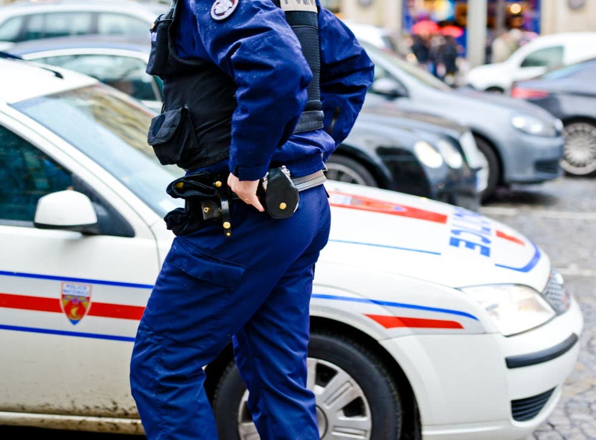 Man dressed as ninja and armed with sword attacks two policewomen in France