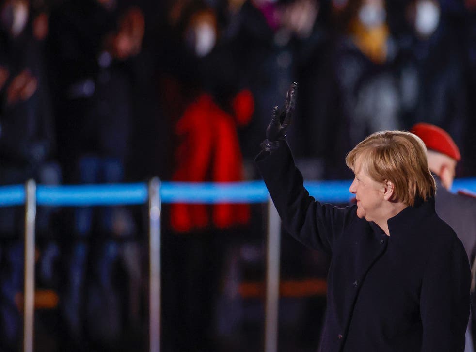 <p>German Chancellor Angela Merkel waves goodbye at the Defence Ministry during her ceremonial send-off for her in Berlin</p>