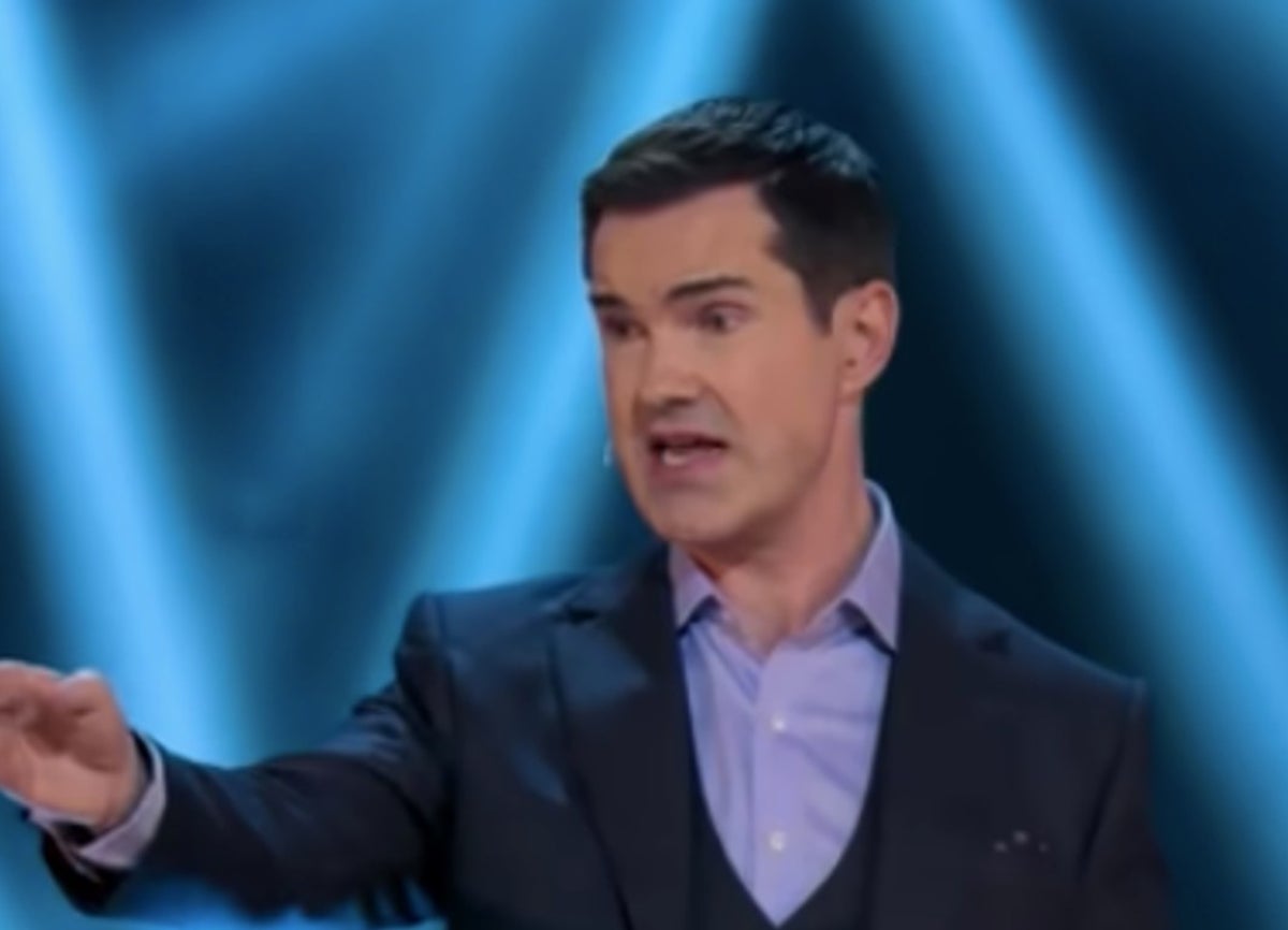 slap yourself in the f king face jimmy carr slams anti vaxxer at his gig with just one line indy100