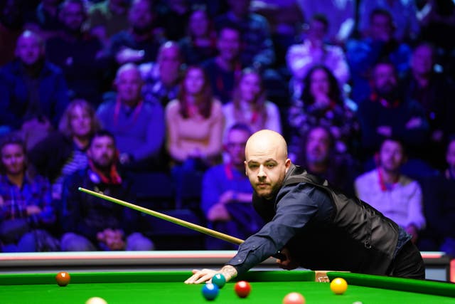 Snooker star Judd Trump sees the funny side as he plays joke on referee