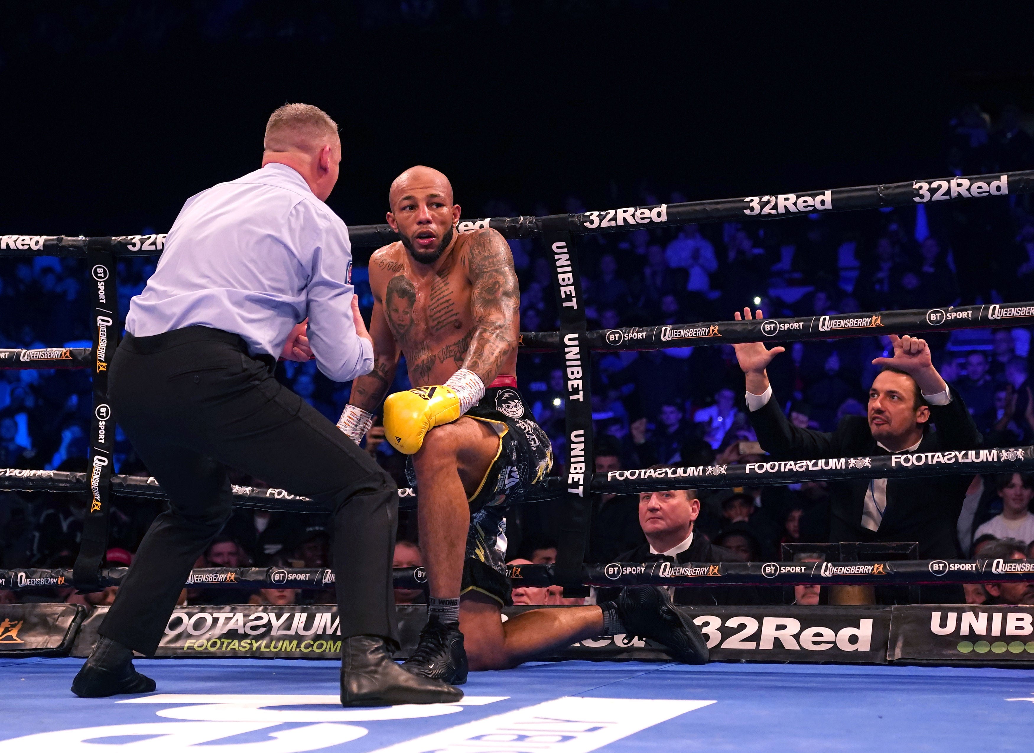 Lyndon Arthur fails to meet the count after being knocked down by Anthony Yarde
