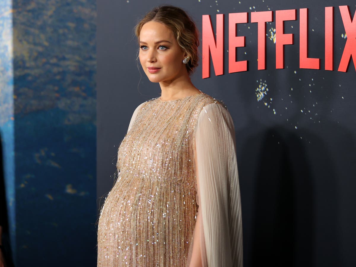 Pregnant Jennifer Lawrence wears Dior for Don’t Look Up premiere