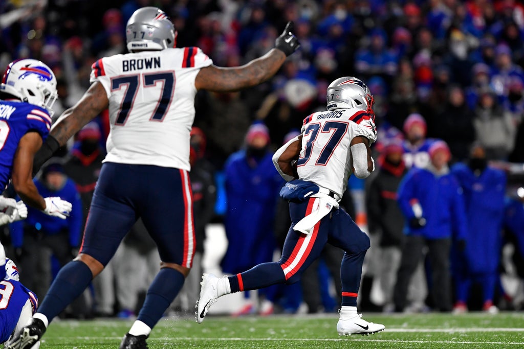 Patriots out-run Bills in14-10 win in blustery conditions