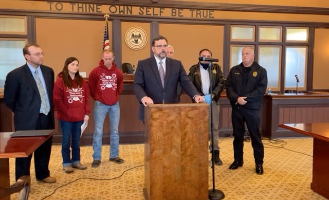 <p>First Circuit District Attorney’s Office John Weddle holds a press conference announcing the development along with the daughter of Felicia Cox </p>