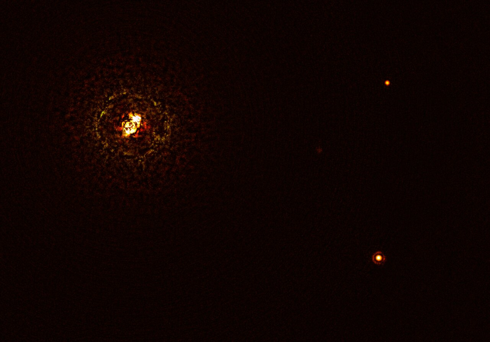 This image shows the most massive planet-hosting star pair to date, b Centauri, and its giant planet b Centauri b