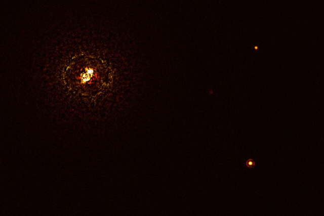 <p>Image shows the largest planet-hosting star pair to date: b Centauri (top left), and its giant planet b Centauri b (lower right).  The other bright dot in the image (top right) is a background star</p>