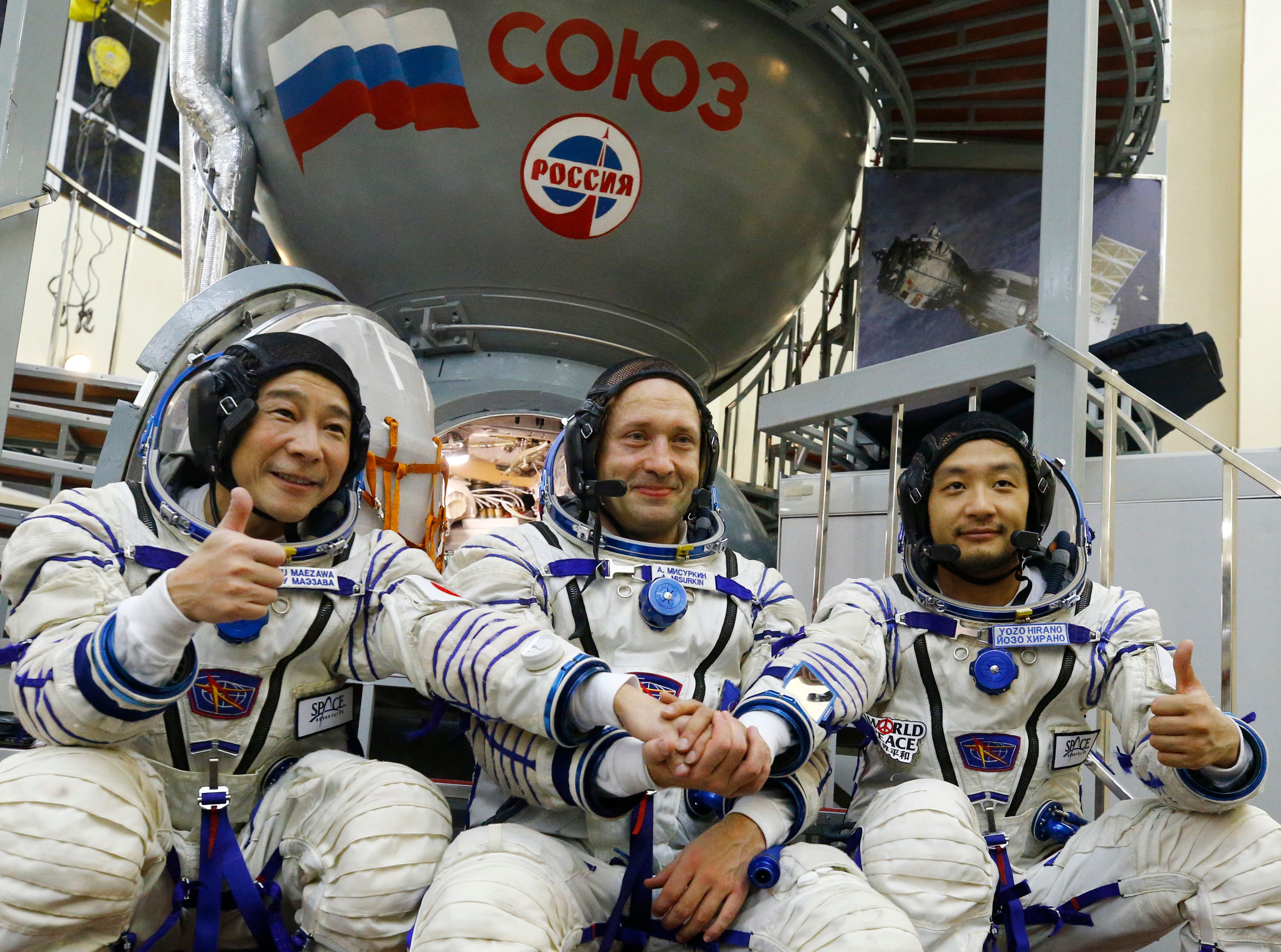 Russian cosmonaut Alexander Misurkin (C) and space flight participants Japanese billionaire Yusaku Maezawa (L) and his assistant Yozo Hirano attend a training ahead of the expedition to the ISS