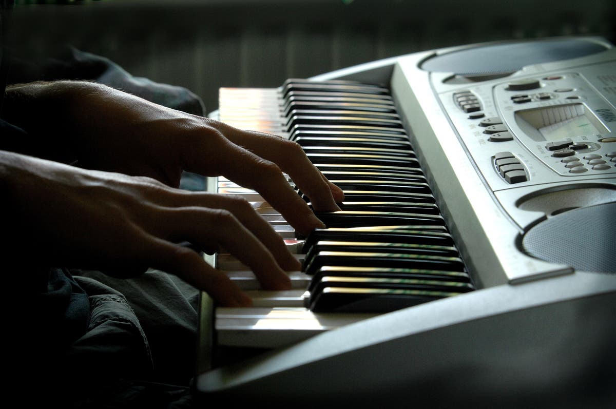 Bronski Beat co-founder Steve Bronski dies aged 61, says ex-bandmate Bronski Beat co-founder Steve Bronski dies aged 61, says ex-bandmate