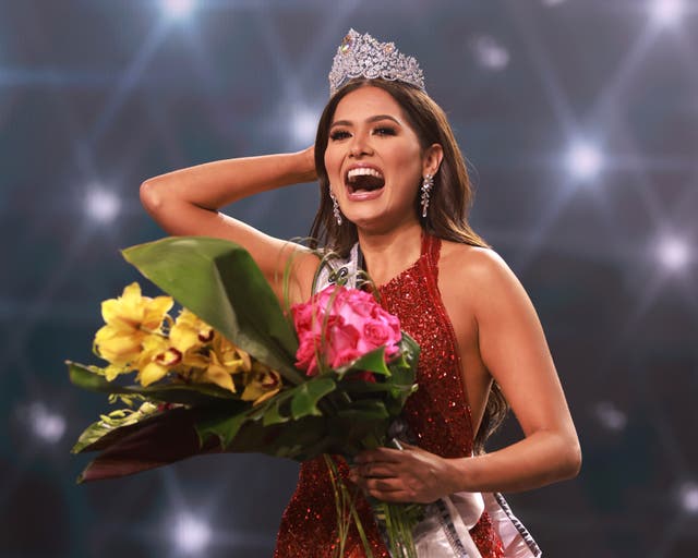 <p>MISS UNIVERSO-PETA</p>