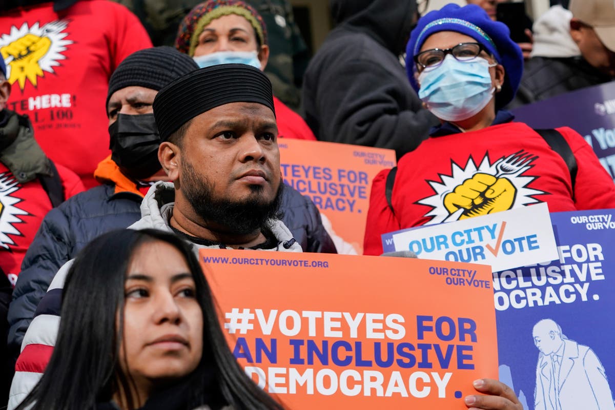 NYC lawmakers pass bill giving noncitizens right to vote NYC lawmakers pass bill giving noncitizens right to vote