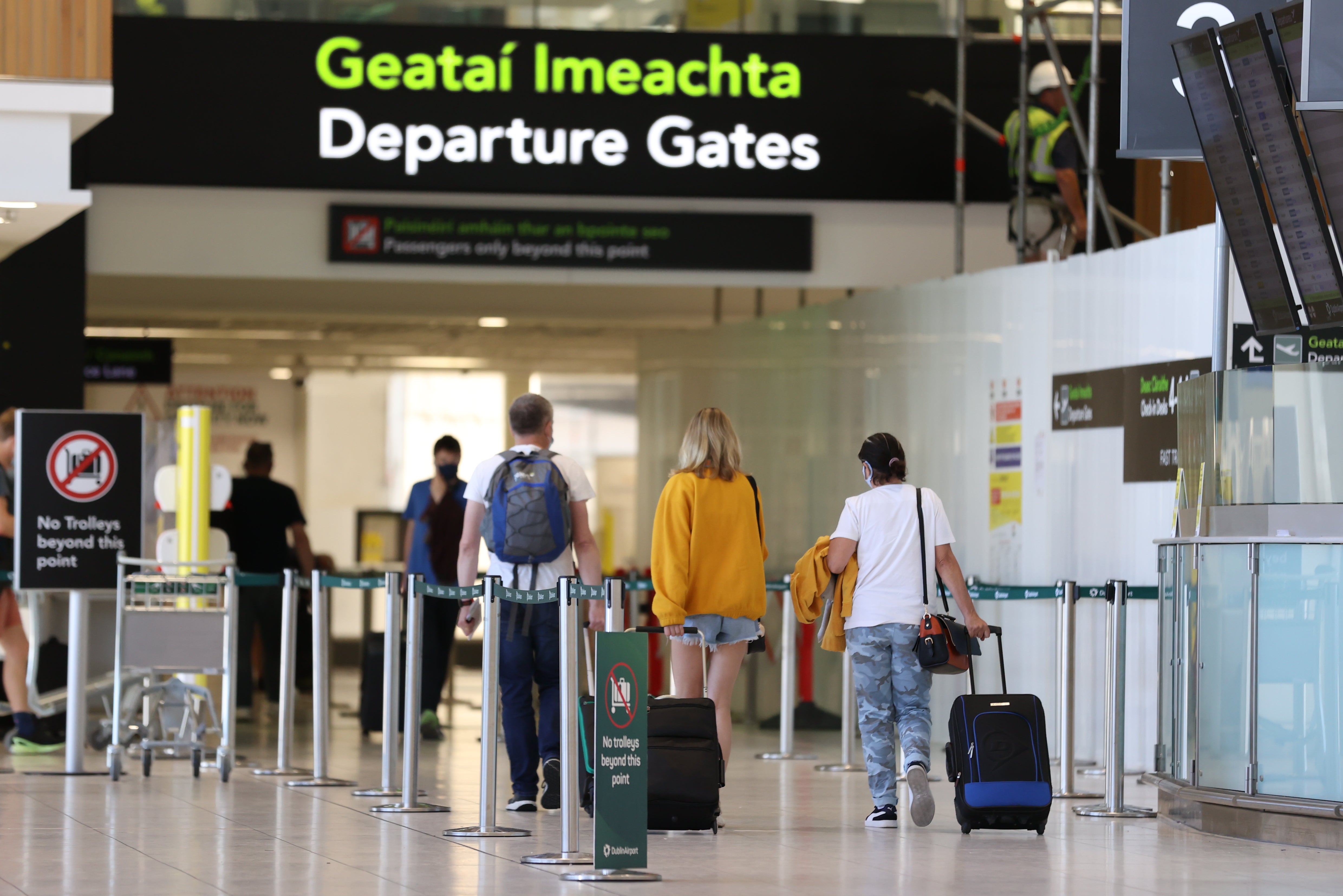 Passengers in Terminal 1 at Dublin Airport (PA)