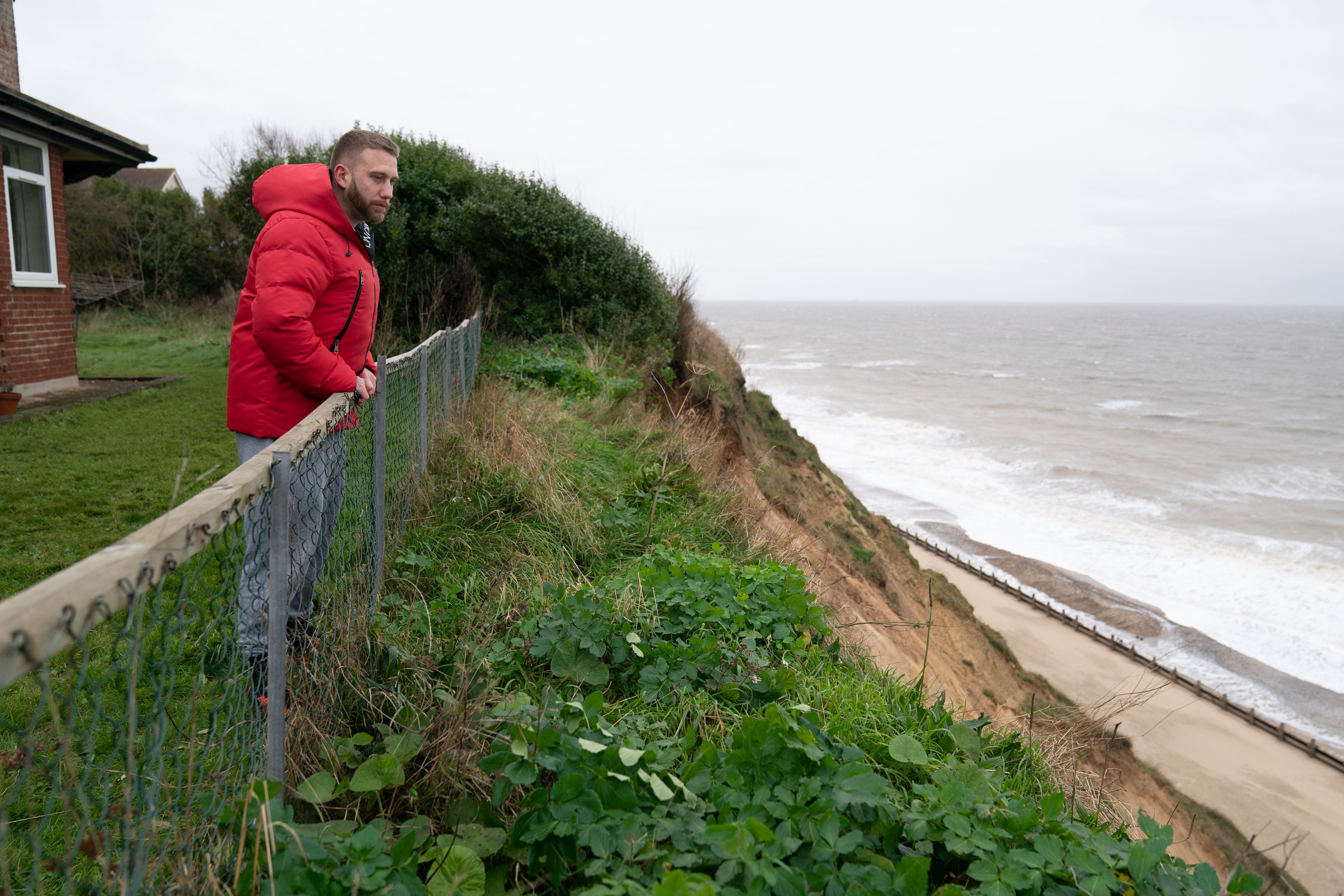 Cliff collapse leaves local residents scared and wanting to move house ...