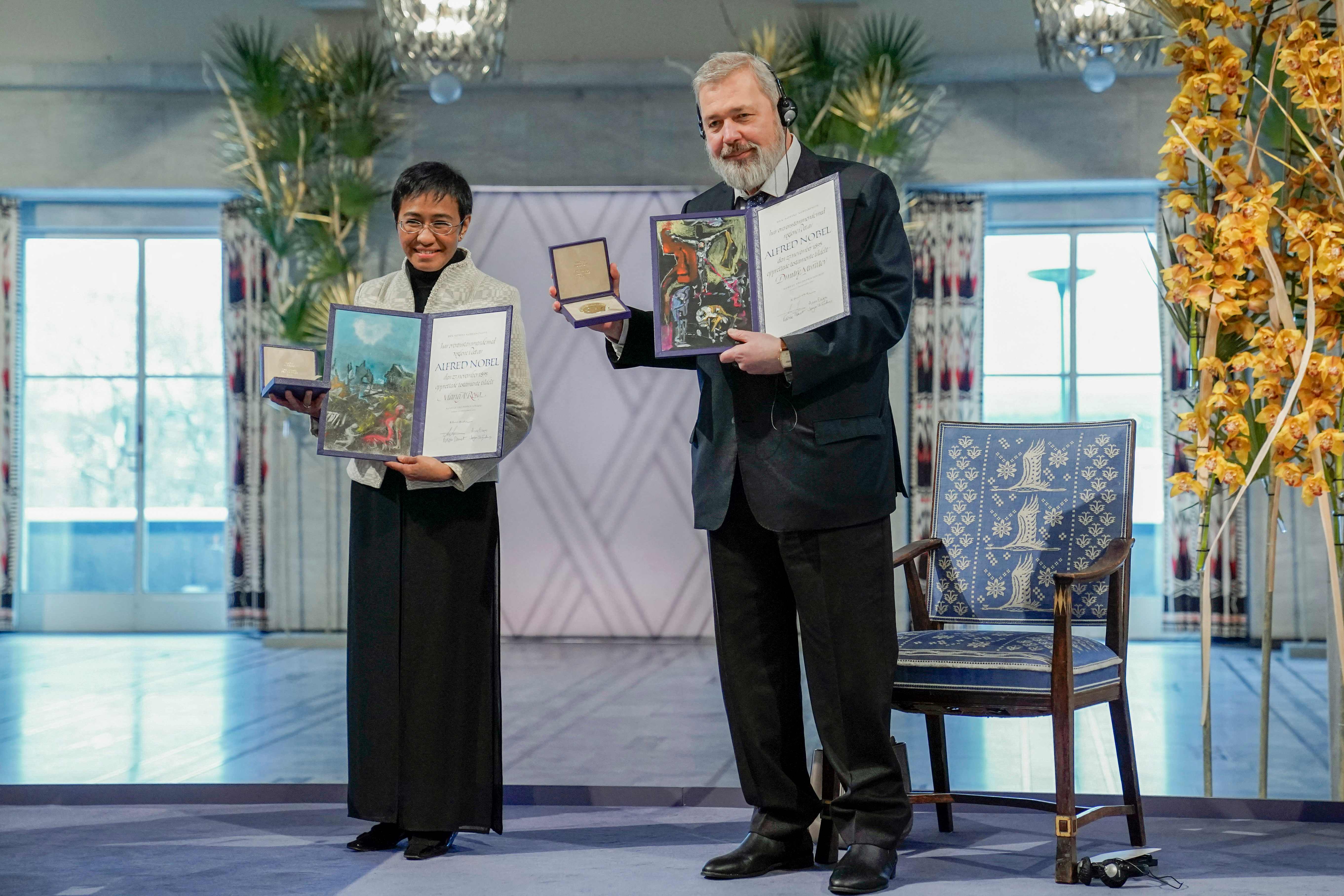 Nobel Peace Prize laureates Maria Ressa (L) of the Philippines and Dmitry Muratov of Russia pose with their awards