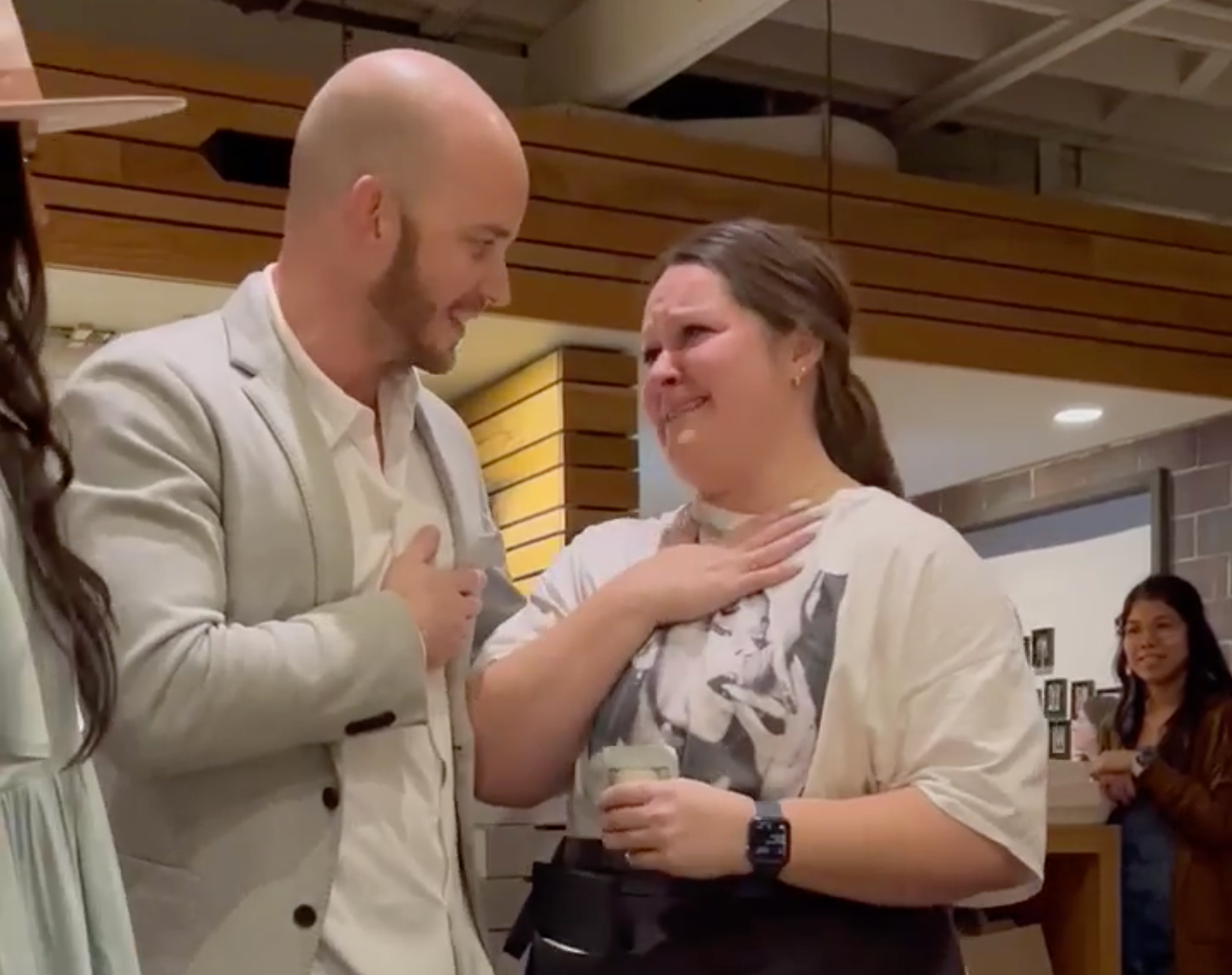 El ejecutivo de bienes raíces Grant Wise organizó una propina de $ 2,200 para la camarera Ryan Brandt. Poco después, fue despedida.