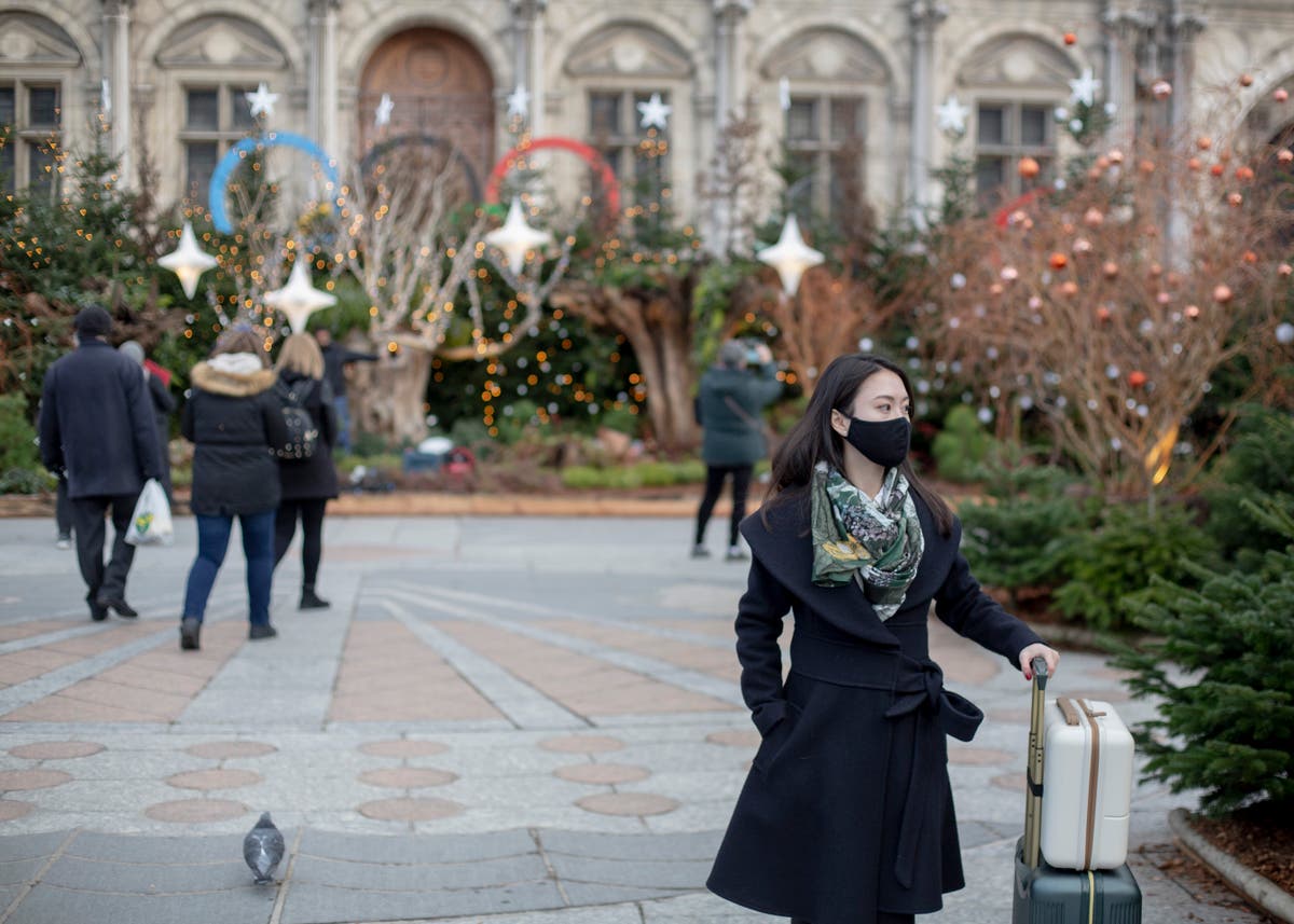 France pushes vaccination campaign as virus cases increase